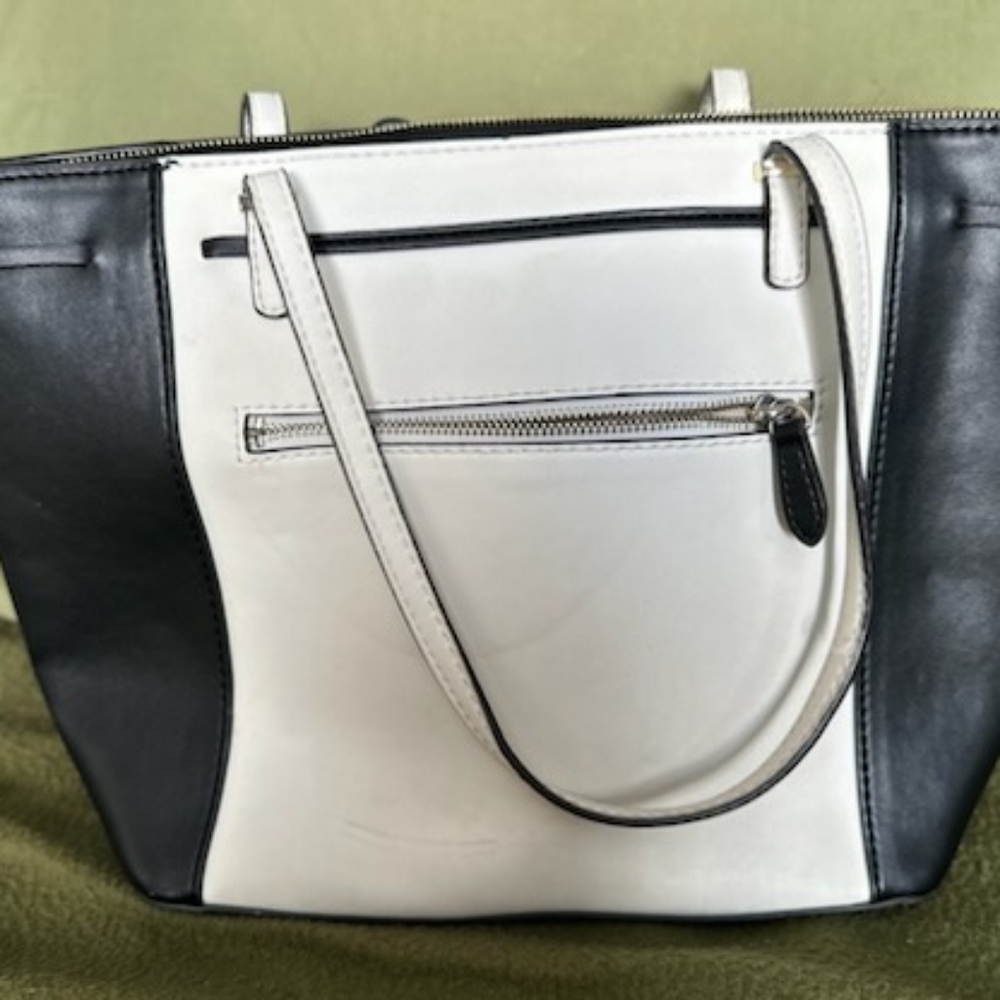 Authentic Guess Purse - Picture 2 of 5